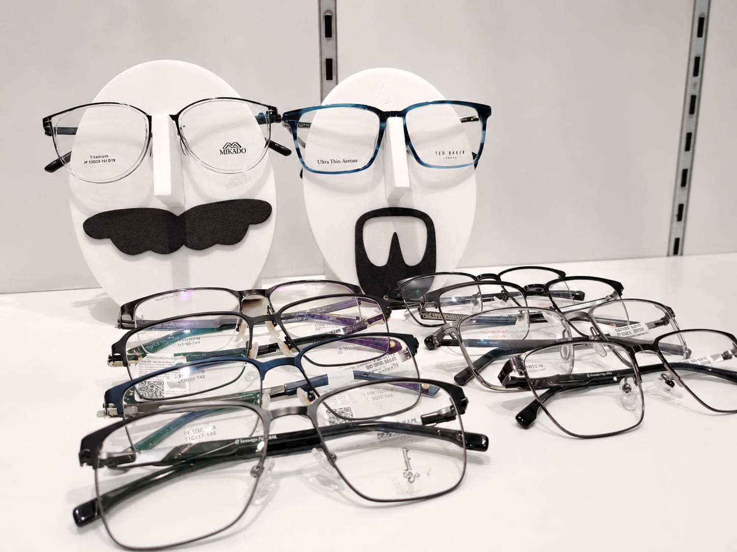 Professional eye test service at CK Optometrist Consultant