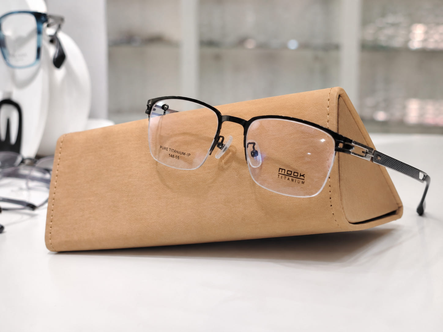 HOYA lens reference at CK Optometrist Consultant